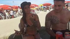 Jouer Porno brasiliano con un tatuaggio che richiede sempre un grosso cazzo