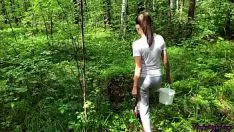 Jouer Sex Cu Bruneta Care Se Fute In Padure