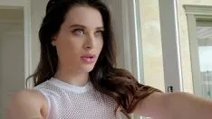 Afspelen De filmster zit in sexy posities