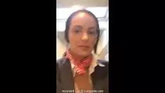 Jouer Pazzo strofinando la figa nella toilette dell'aereo