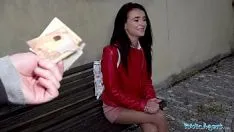 Jouer La cagna riceve 200 euro per fare una partita d'amore in pubblico