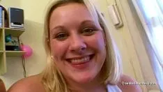 Reproduzir Loira gorda fodida em sua casa pelo homem com a respiração