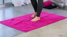Abspielen Yoga und erotische Blowjob-Massage für Stiefvater angeboten