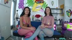 Oynat Anal seks ile iki emme pussies ve iyi kötü horoz