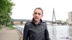 Redare Cunoaste tanara de 18 ani si o fute anal
