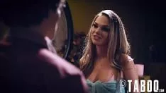 Reproducir Tiene talento cuando hace sexo oral y todo hombre que accede a ella sabe que sus labios