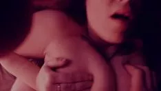 Abspielen Brechen Sie den Anus dieser heißen Escort Dame