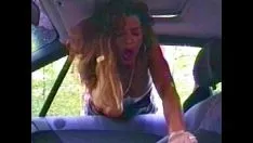 Jouer Questa puttana ha una figa molto pulita e fa sesso con un cliente nella sua macchina