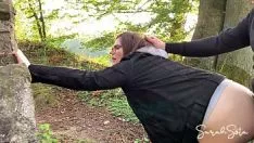 Jouer sesso nel bosco con una bella mora