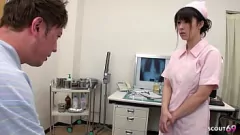 Sedus de o asistentă japoneză cu sâni mari: o întâlnire dură și cremoasă în porno JAV necenzurat