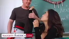 تشغيل مكافأة Kaiya Lynn's Xmas: أسود الشعر الآسيوي فاتنة يأخذ ديك و Cums بجد
