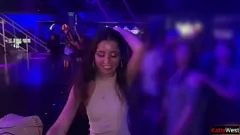 Redare Anal de toaletă publică: Katty West este futut în toate găurile