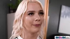 Reproduzir Dominação lésbica MILF: Kenna James & Ariel X em intensa ação de esguicho