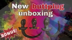 Abspielen Riesige Buttplug -Bestellung kommt an - Miss Ravens Sexspielzeugtransport für Domina BDSM Training