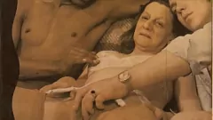 Oynat Retro üçlüde kıllı eski büyükanneler