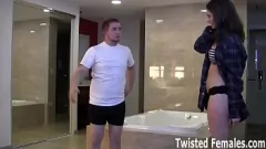 Reproducir Fantasía de Pov Ballbusting: el hombre sumiso es dominado por la femdom con grandes tetas