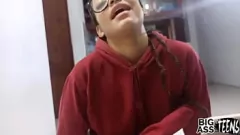 Oynat Stepister'ın 18. Doğum Günü Sürprizi - Big Dick Tio ile İlk Porno Deneyimi