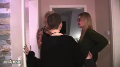 Oynat Lou Nesbit ve Lia Louise ile sıcak lezbiyen üçlü