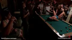 Reproducir Puta azotada y dominada es follada duro en un bar público por el Sr. Pete y Aria Aspen