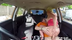 Oynat Busty İngiliz Eğitmen Arabada Sert Yarak Sürerken Dick Emerken ve Göt Becerdin