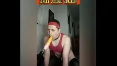 Jouer Sessione BDSM estrema con una macchina del sesso: gola profonda e bavaglio al limite